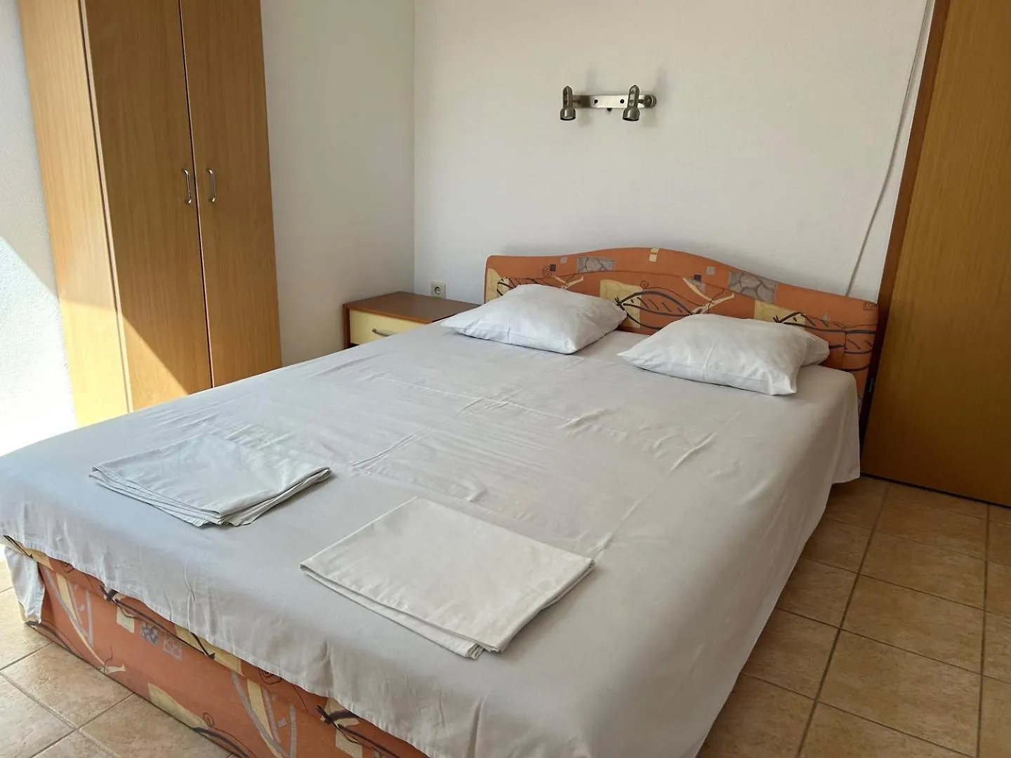 Apartments Janja مالينسكا 0*,